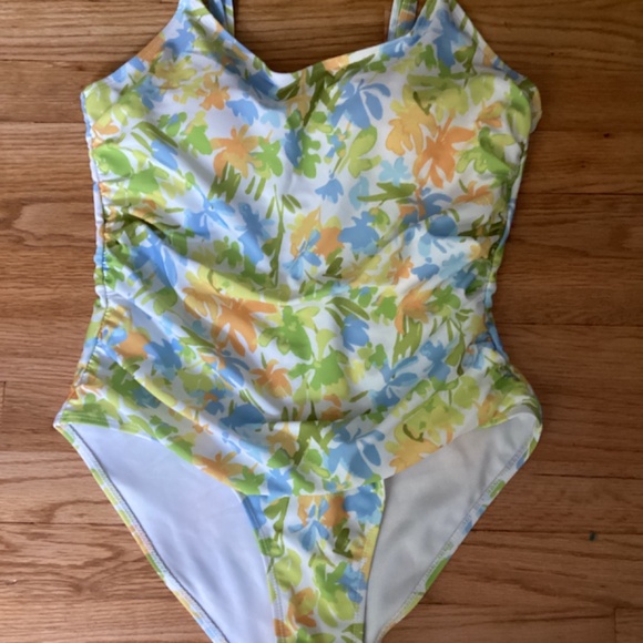 Women’s one piece swimsuit - Picture 3 of 7